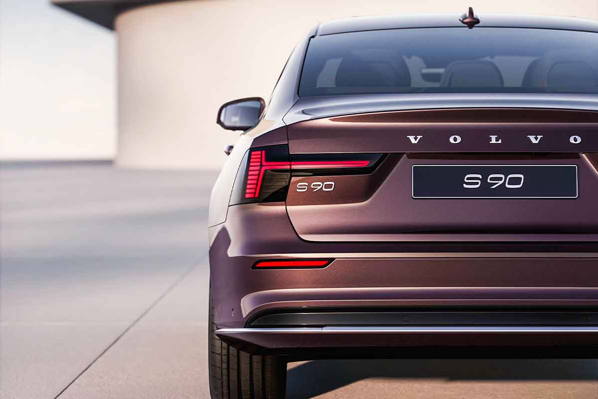 볼보-S90-페이스리프트-플래그십세단-전기세단-마일드하이브리드-PHEV