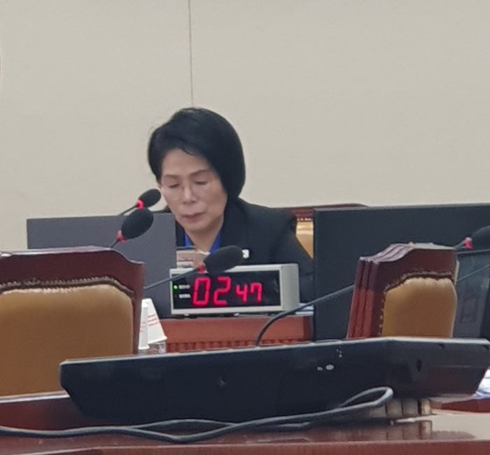최민희 국회 과학기술방송통신위원회 위원장이 0일 서울 여의도 국회에서 열린 제424회 국회(임시회) 과방위 제5차 전체 회의에서 발언하고 있다. ⓒ데일리안 조인영 기자