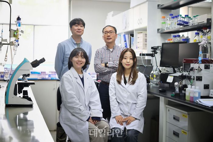 (우측 위부터 반시계방향으로) DGIST 예경무 교수, 서대하 교수, 신지원 박사과정생, 장주희 박사과정생 모습. ⓒ대구경북과학기술원
