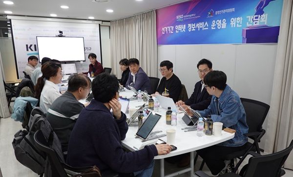 한국인터넷자율정책기구와 중앙선거관리위원회를 비롯한 국내 주요 포털사와 커뮤니티, 인공지능 챗봇 관련 사업자 실무진이 지난 11일 서울 서초구 KISO 대회의실에서 열린 