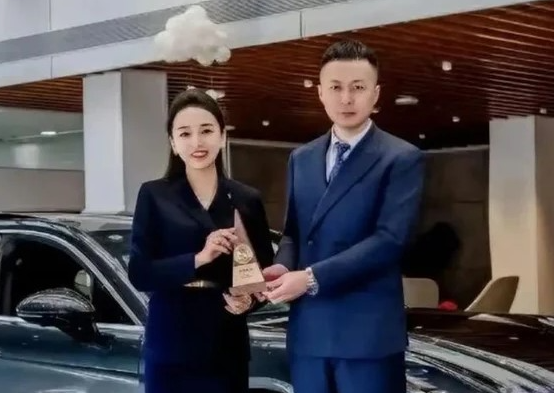 중국 북부 지사 판매 챔피언으로 선정된  무 첸웬(Molly Mu Qianwen). 사진=SCMP