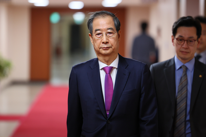 한덕수 대통령 권한대행 국무총리가 지난 8일 서울 종로구 정부서울청사에서 국무회의를 주재하고 있다.  〈자료 국무총리실〉