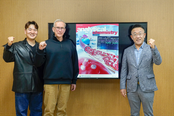 이예성 GIST 기계로봇공학과 석박사통합과정생, 즈바노브 알렉산더 GIST 연구교수, 양성 GIST 교수(왼쪽부터).