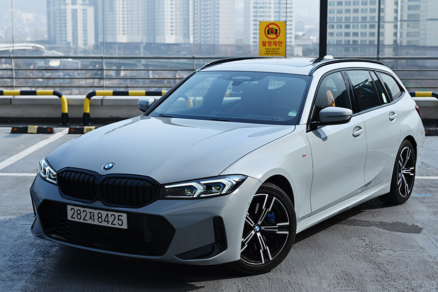 완성도 높은 주행, 그리고 넉넉한 공간의 가치 - BMW 320i 투어링[별별시승]