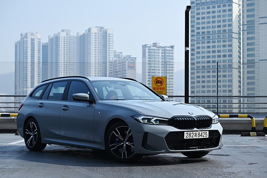 완성도 높은 주행, 그리고 넉넉한 공간의 가치 - BMW 320i 투어링[별별시승]