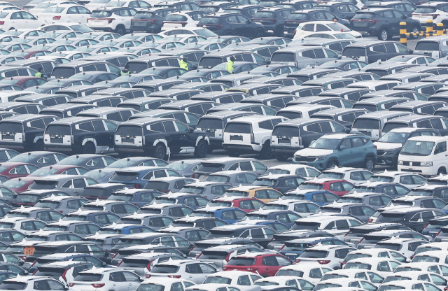 다음 달부터 전기차 더 싸게 산다…車산업 '2+1조' 지원