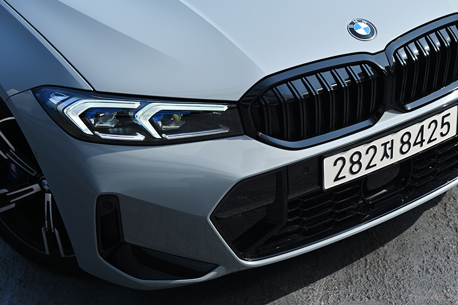완성도 높은 주행, 그리고 넉넉한 공간의 가치 - BMW 320i 투어링[별별시승]