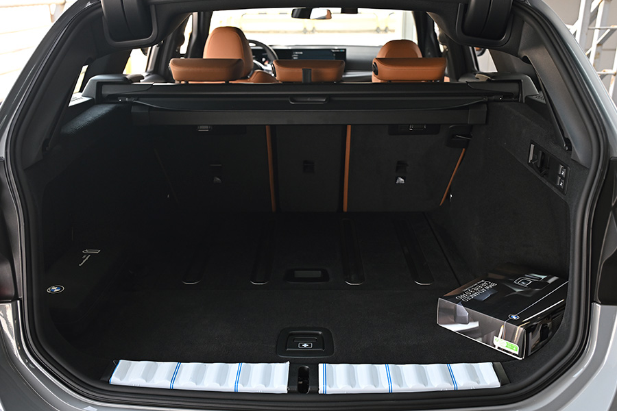 완성도 높은 주행, 그리고 넉넉한 공간의 가치 - BMW 320i 투어링[별별시승]