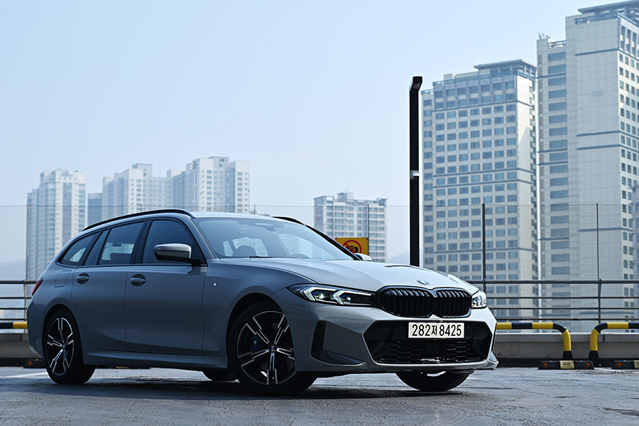 완성도 높은 주행, 그리고 넉넉한 공간의 가치 - BMW 320i 투어링[별별시승]