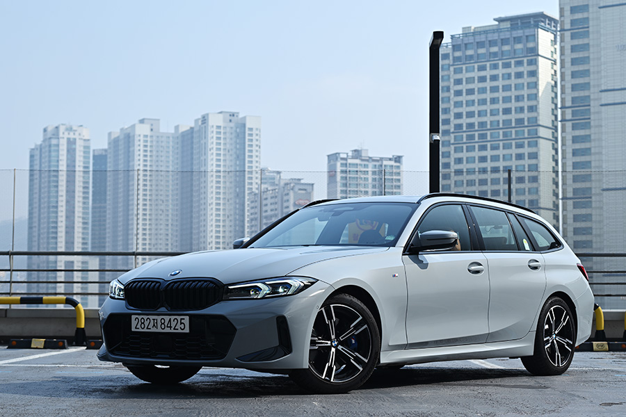 완성도 높은 주행, 그리고 넉넉한 공간의 가치 - BMW 320i 투어링[별별시승]