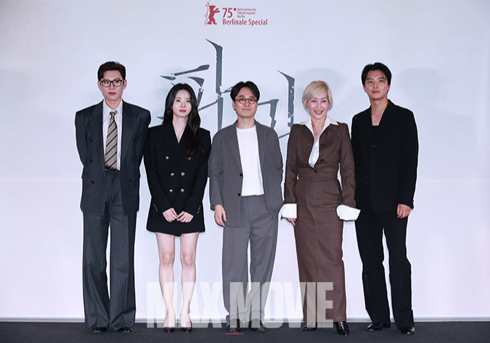 언론시사회 박수 부른 주역들! 정유진 기자