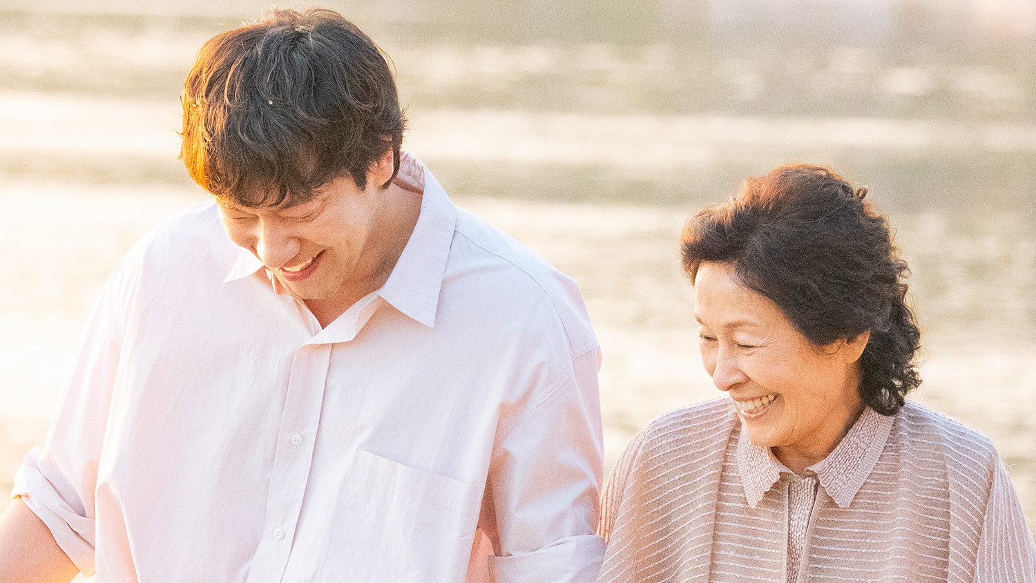 '천국보다 아름다운'의 한 장면. 손석구(왼쪽)와 김혜자가 부부로 호흡을 맞춘다. 사진제공=JTBC