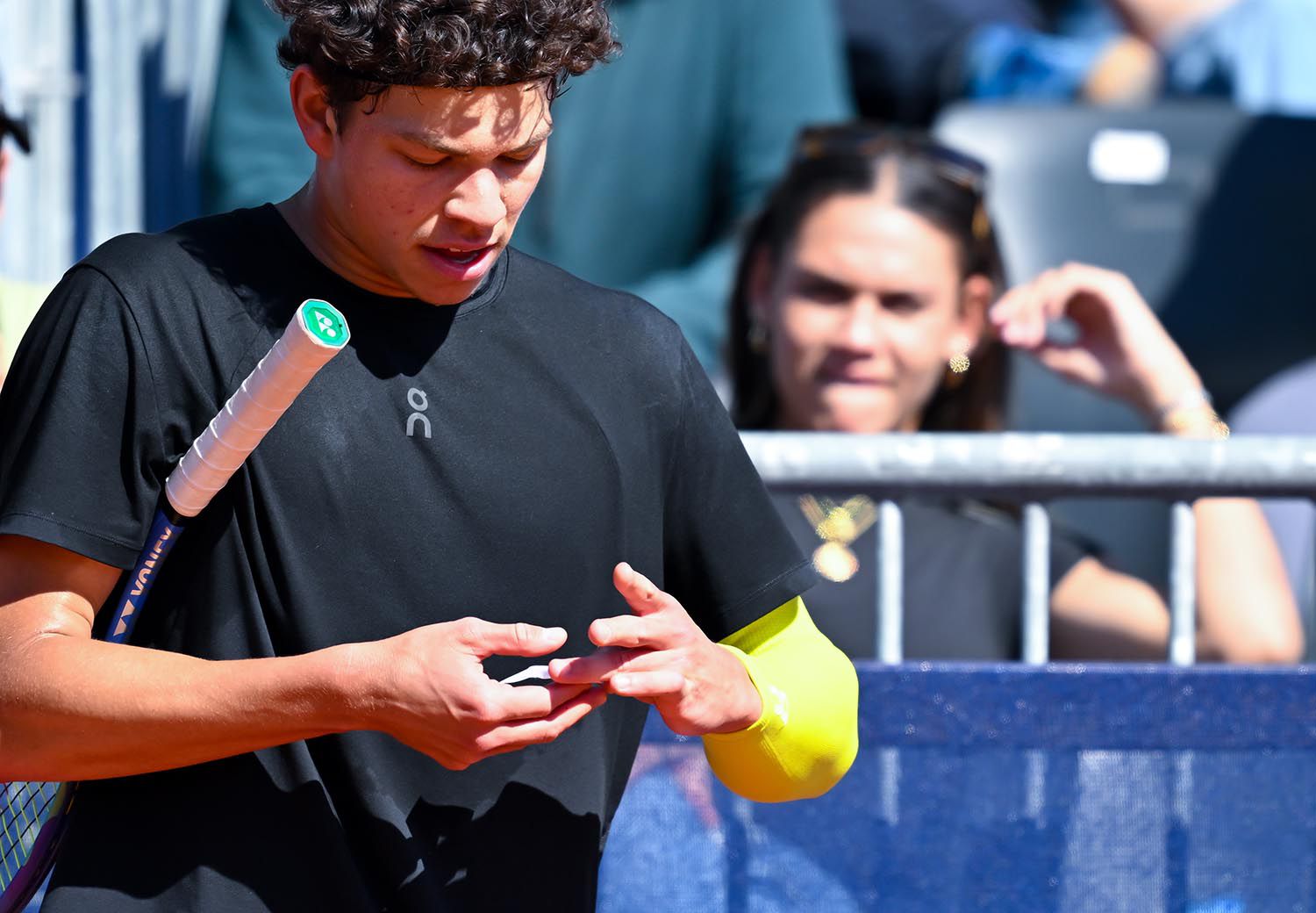 19 April 2025, Bavaria, Munich: Tennis: ATP Tour - Munich, singles, men, semi-finals. Cerundolo (Argentina) - Shelton (USA). Trinity Rodman (r), soccer player and girlfriend of Ben Shelton, follows the match