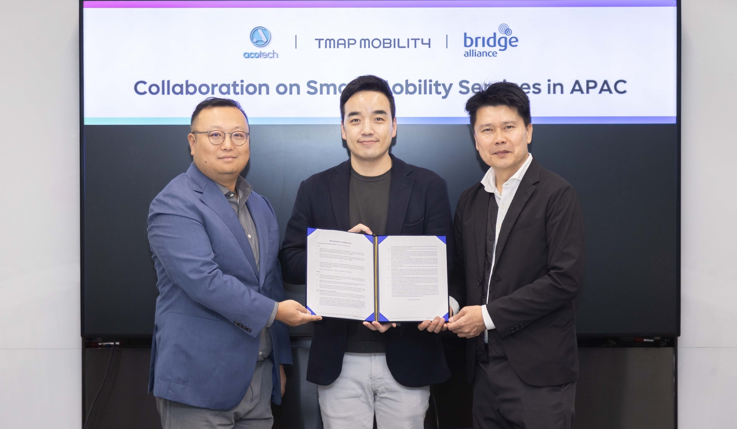 (왼쪽부터) 리 푸(Li Pu) 아코 테크 최고경영자(CEO) 겸 지리 부사장, 박서하 티맵모빌리티 D&I 담당, 앨런 여(Alan Yeo) 브릿지 얼라이언스 부사장/ 티맵모빌리티 제공