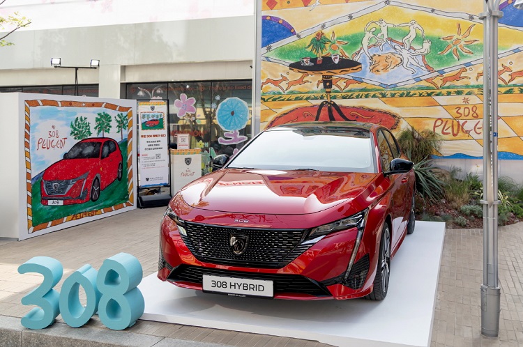 스텔란티스코리아는 지난 21일 서울 성수동 일대에서 푸조의 신차 푸조 308 HEV 모델 전시를 시작했다. 푸조 308 HEV 팝업스토어 전시는 오는 27일까지 진행된다. / 스텔란티스코리아