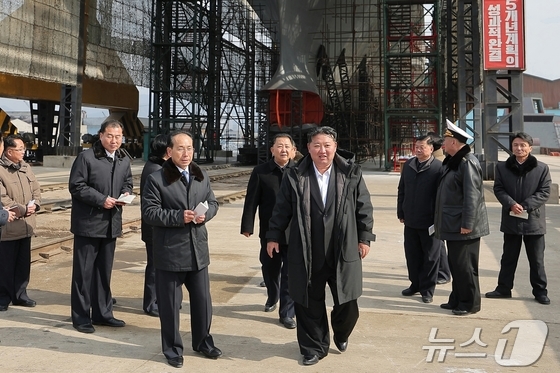 Kim Jong Un during a ryohae (inspection) of a crucial shipbuilding project in March / Rodong Sinmun