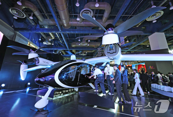 At the Smart Life Week held at COEX, Gangnam, Seoul, in October last year, SK Telecom showcased an Urban Air Mobility (UAM) model. © News1 Jang Soo Young