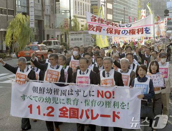 The Rodong Sinmun reported that the General Association of Korean Residents in Japan (Chongryon) continues to carry out patriotic activities despite today\'s complex and challenging environment.