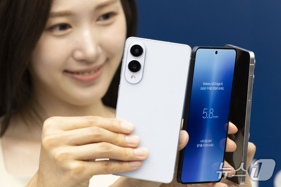 The Galaxy S25 Edge / Samsung