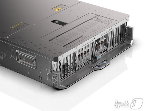 Dell PowerEdge XE9785 / Photo courtesy of Dell Technologies