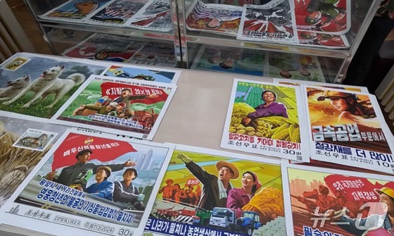 A tourist browses a gift shop during the Pyongyang International Marathon. / YouTube channel Matt and Julia