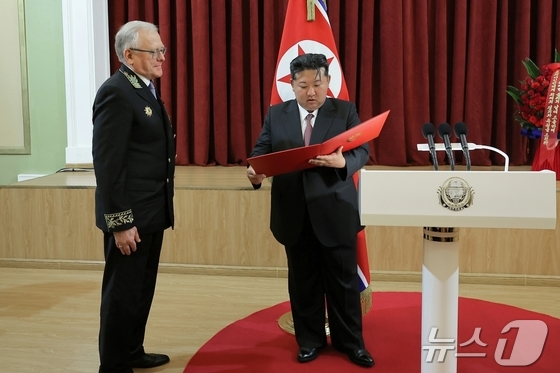 North Korean leader Kim Jong Un and Russian Ambassador to North Korea Aleksandr Matsegora. / Rodong Sinmun