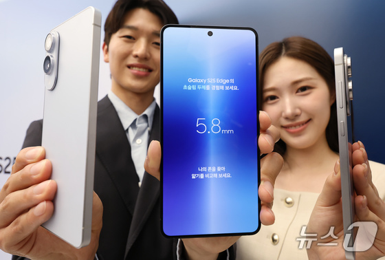 The Galaxy S25 Edge / Samsung