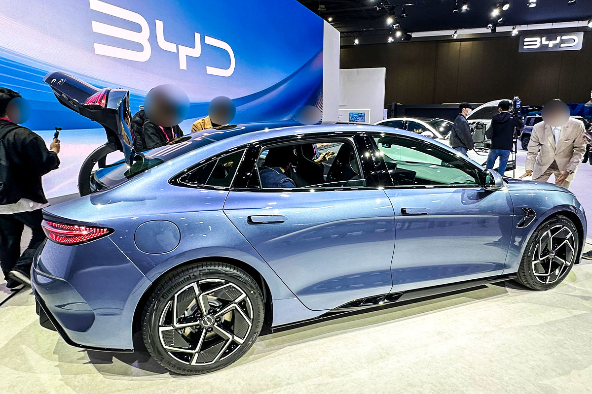 BYD 아토3 - 후진 레이더 오류 - OTA 업데이트 지연 - 전기차 판매량 - 수입 전기차 1위 - 일본 전용 경차 - 서비스센터 확장