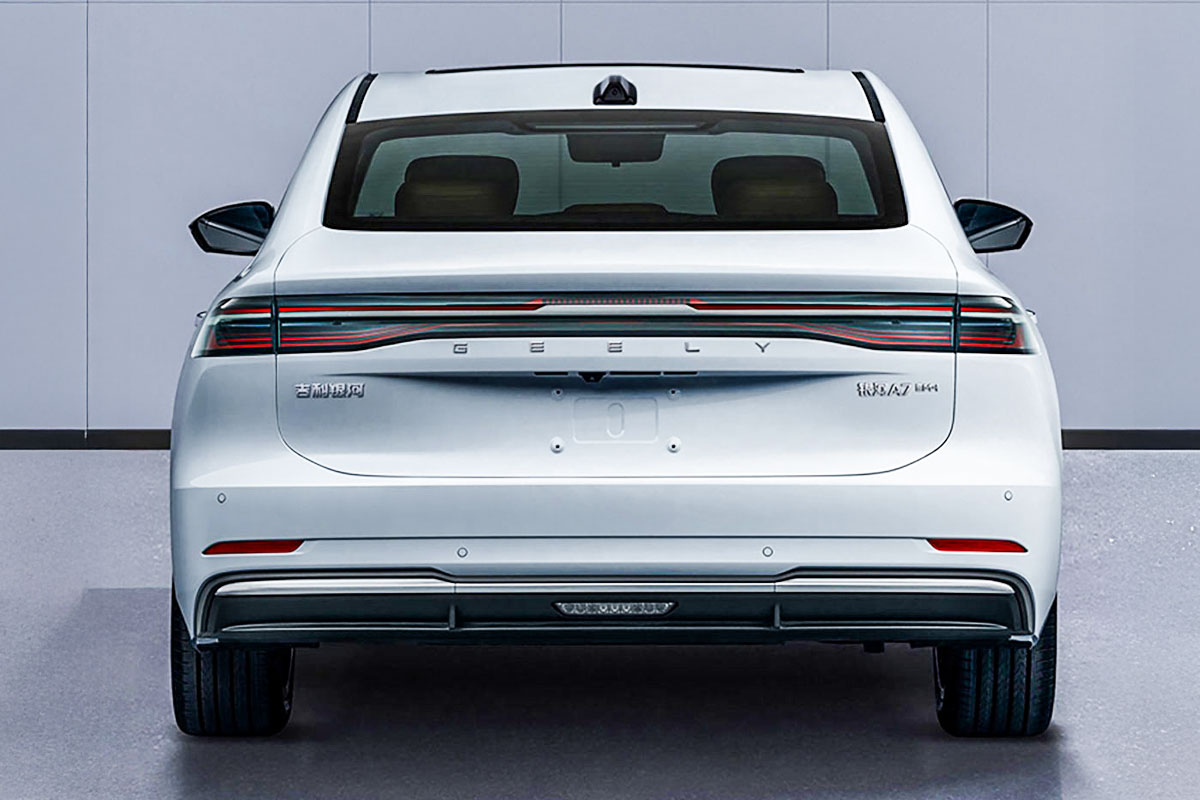 지리-갤럭시-A7-하이브리드-PHEV-2100km-연비-중형세단-그랜저-2025출시-중국자동차-전기차