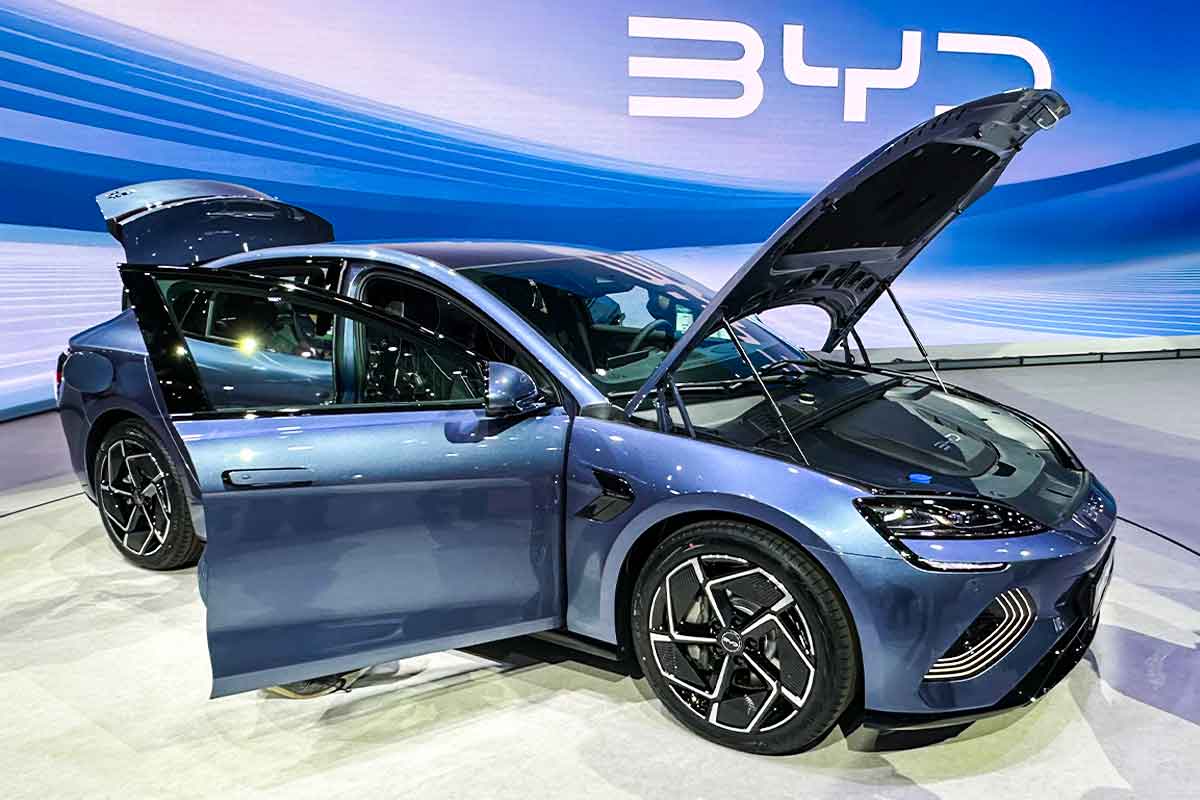 BYD-씰-전기차-구형 논란-재고 밀어내기-530마력-AWD-전기세단-모델3