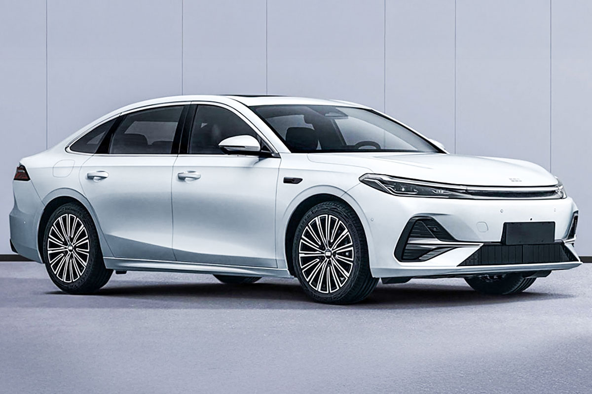 지리-갤럭시-A7-하이브리드-PHEV-2100km-연비-중형세단-그랜저-2025출시-중국자동차-전기차