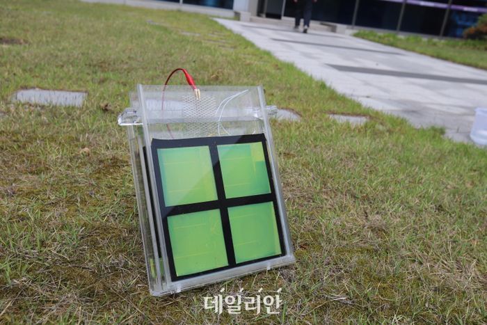 기계연 나노리소그래피연구센터 이지혜 센터장 연구팀에서 개발한 초대형 광전극 시스템. ⓒ한국기계연구원