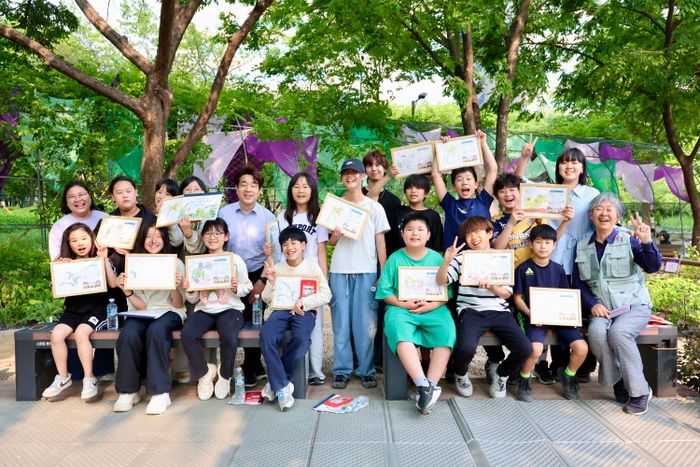 KTi는 지난 28일 서울시 보라매공원 알파랑 정원에서 KT알파, 한국식물원수목원협회, 보라매공원, 시립보라매청소년센터, KT희망나눔재단과 협력하여 생물다양성 증진을 위한 행사를 진행했다.ⓒKTis