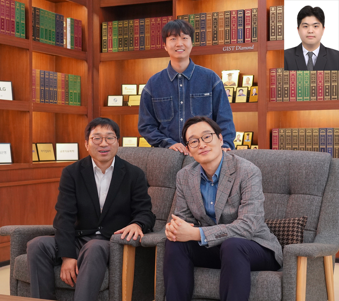 왼쪽부터 시계방항으로  박찬호 교수, 조영훈 신소재공학과 박사과정생, 유승준 교수, 오른쪽 위쪽 사각형 안은 김종경 박사.