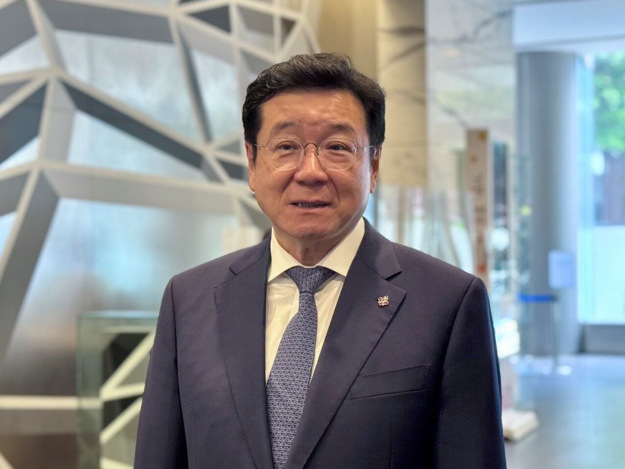 이찬희 삼성 준법감시위원회 위원장이 20일 서울 서초구 삼성생명 서초사옥에서 열린 준감위 정례회의에 앞서 기자들과 만나 발언하고 있다./연합뉴스 