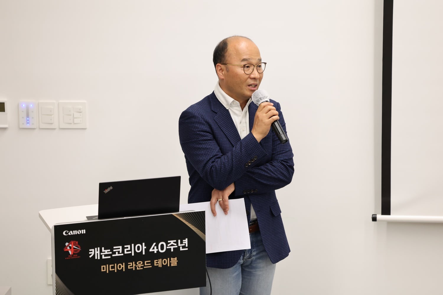 정병림 캐논코리아 마케팅부문장이 15일 서울 강남구 캐논 플래그십 스토어 캐논플렉스에서 개최한 미디어 라운드 테이블 행사에서 발언하고 있다./캐논코리아 제공