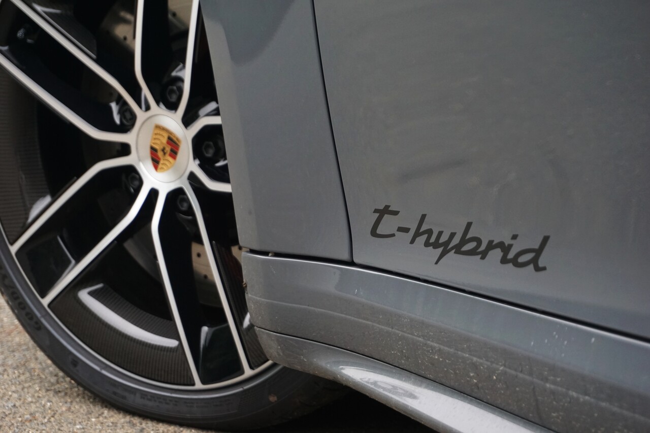 측면에 부착된 T-하이브리드 레터링. / 허인학 기자