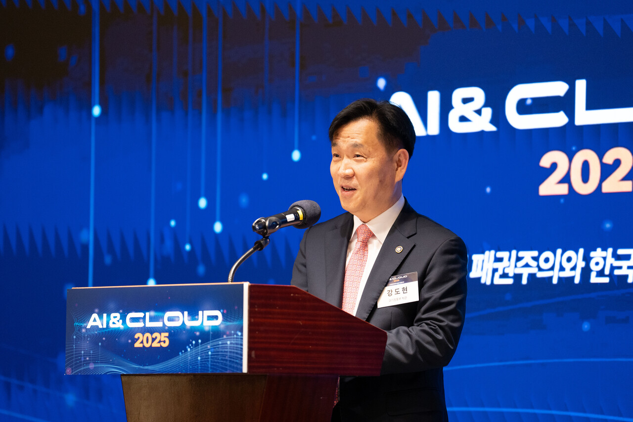 강도현 과학기술정보통신부 2차관이 14일 IT조선이 서울 웨스틴 조선호텔에서 개최한 'AI&CLOUD 2025' 콘퍼런스에서 축사를 하고 있다. / IT조선 DB