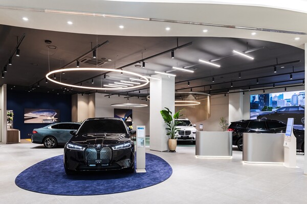 새롭게 단장한 BMW 안성 스타필드 전시장