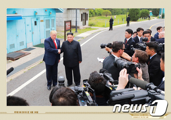 U.S. President Donald Trump and North Korean Workers\' Party General Secretary Kim Jong Un shake hands during a meeting of the Koreas-U.S. at Panmunjeom (Joint Security Area) on June 30, 2019. / News1