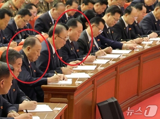 Kim Yong Chol(left) and Ri Son Gwon(right) / Rodong Sinmun