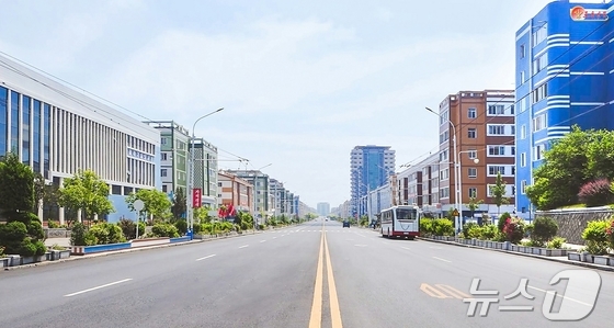 The Rodong Sinmun, the official newspaper of the Workers\' Party of Korea, reported on June 15 that roads in the port city of Nampo have been renovated / Rodong Sinmun