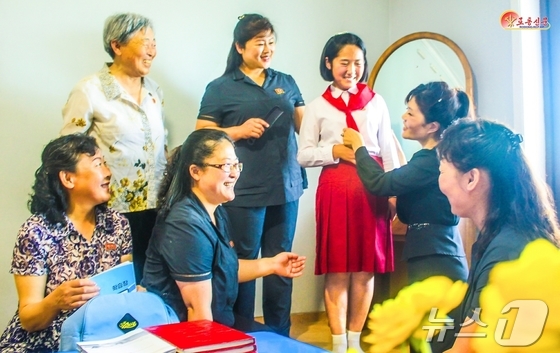 North Korean Residents / Rodong Sinmun