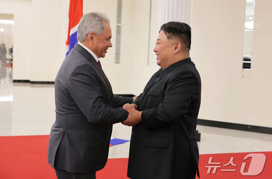 North Korean Workers\' Party General Secretary Kim Jong Un met with Russia\'s Security Council Secretary Sergei Shoigu on Tuesday and accepted a plan for the Democratic People\'s Republic of Korea to cooperate within the scope of a treaty between the two countries, the party\'s official newspaper Rodong Sinmun reported / Rodong Sinmun