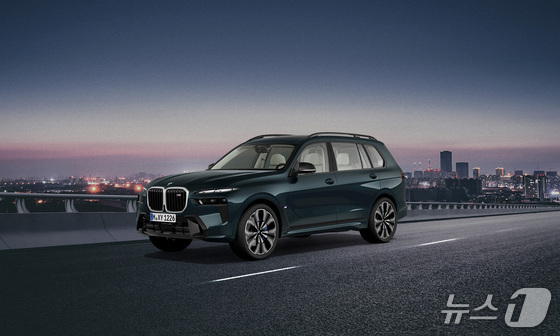 BMW X7 M60i xDrive Individual Petrol Mica Edition