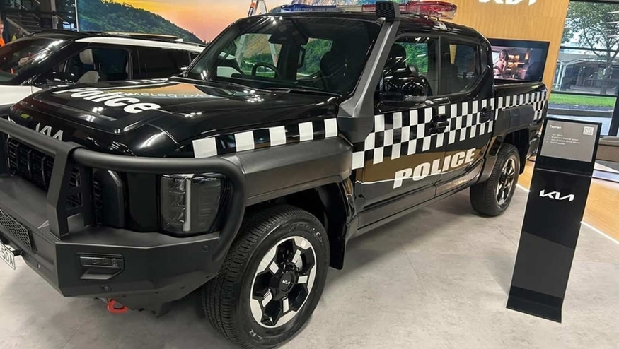 기아 호주법인이 타스만을 경찰 순찰차로 납품하기 위한 테스트 절차를 밟고 있다.