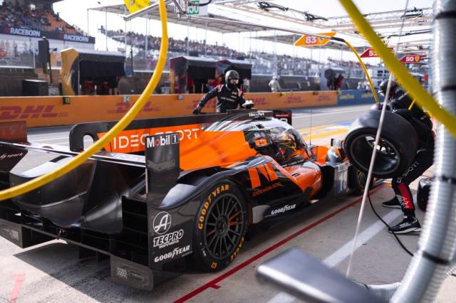 르망 24시 LMP2 클래스에 참가한 제네시스 마그마 레이싱-IDEC 스포츠IDEC Sport 18 차량의 모습


