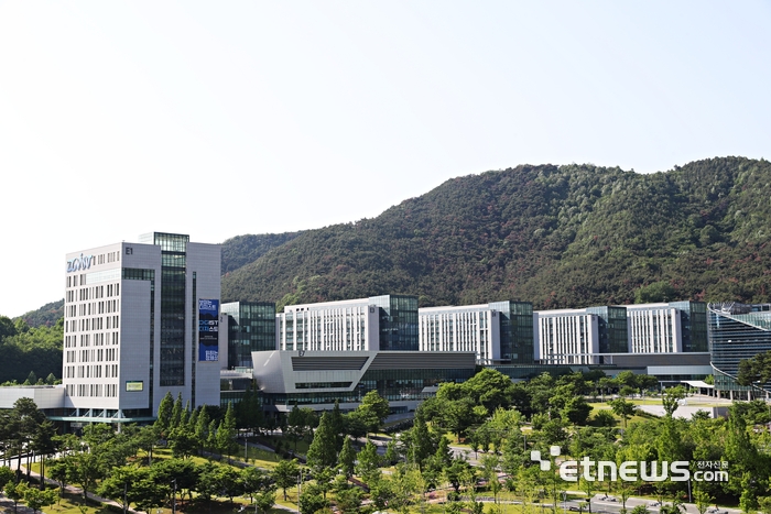 DGIST가 '2026 QS 세계대학평가(QS WUR)'에서 '교수 1인당 논문 피인용 수' 부문 세계 4위·국내 1위에 올랐다. DGIST 캠퍼스 전경.