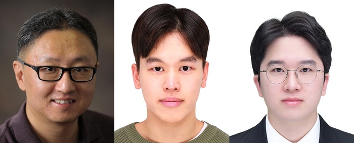 왼쪽부터 김석 포스텍 교수, 통합과정 김준형·김승범 씨