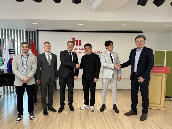 왼쪽부터 Ferenc KASA Professional Diplomat NTP, Laszlo SZEMELYI Project Lead NTP, Viktor VAJDA Deputy CEO NTP, 김건훈 상근부회장, 이성래 수석팀장, Istvan MUSZA First Secretary EMBASSY OF HUNGARY / 한국인공지능협회